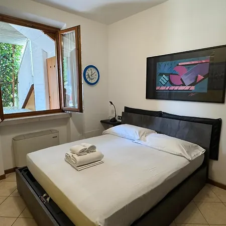 The - Private Garden And Pool Apartmán Desenzano del Garda